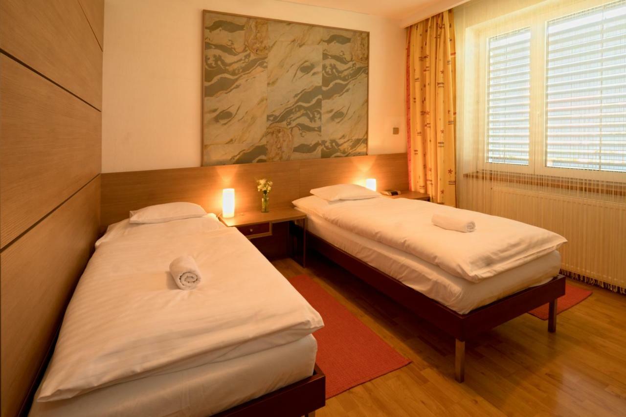 Hotel Bartos Frenštát pod Radhoštěm Exteriör bild